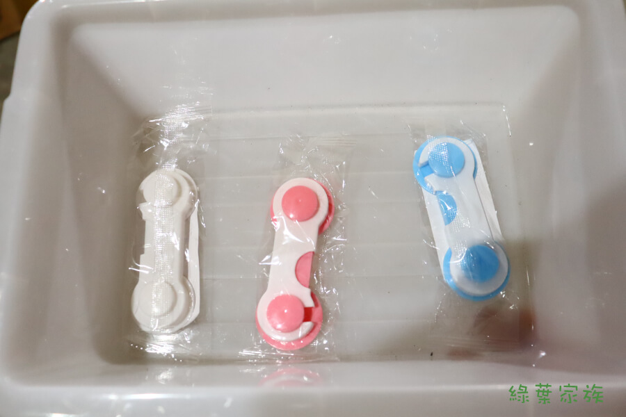 兒童安全鎖好用嗎？使用兒童安全鎖的好處，我覺得好用是裝了就不用一直盯著小孩，可以放心去做別的事。