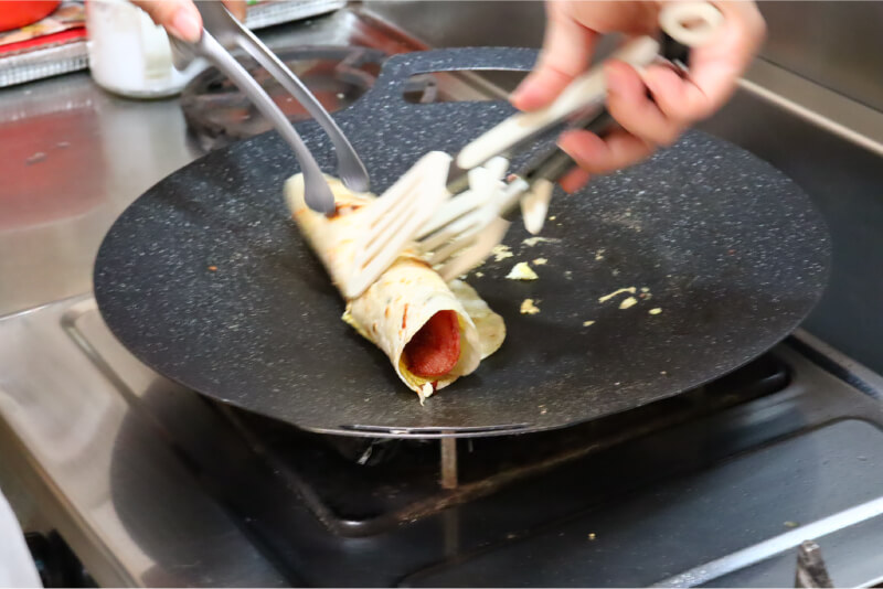 蛋餅皮怎麼煎才好吃？一口咬下去鹹香夠味
