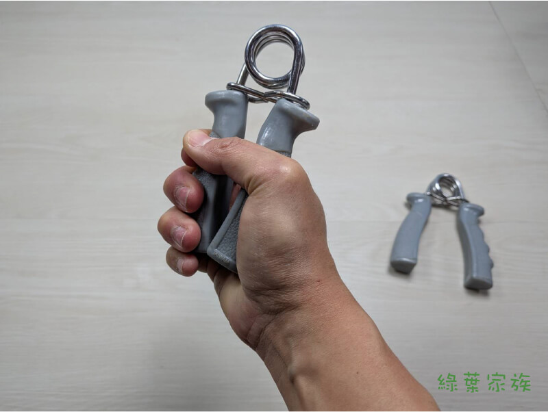 彈簧式握力器實拍補充評價，優點是結構簡單，不需要調整