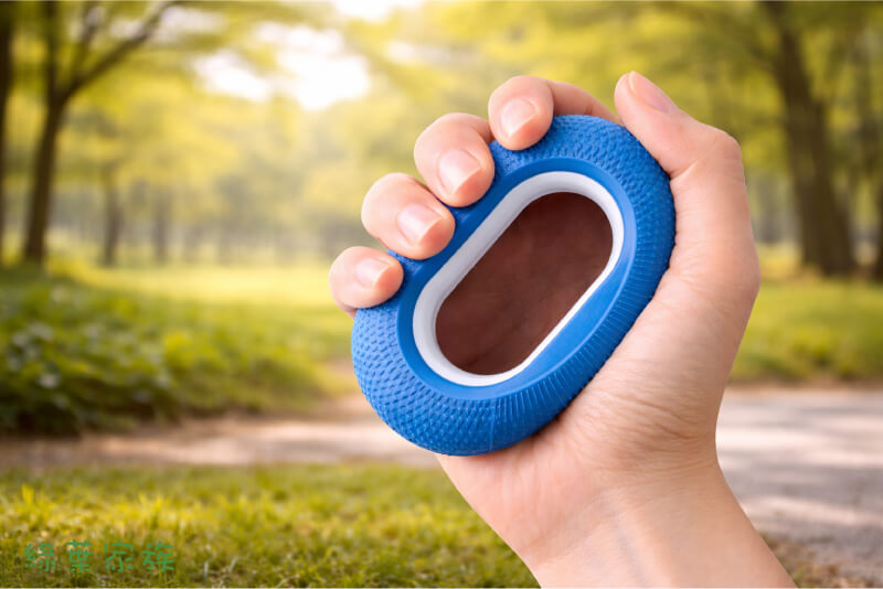 握力器有哪些種類？購買注意重點，矽膠握力圈是矽膠做的圓圈，捏起來軟軟的，與一般握力器感覺差很多。