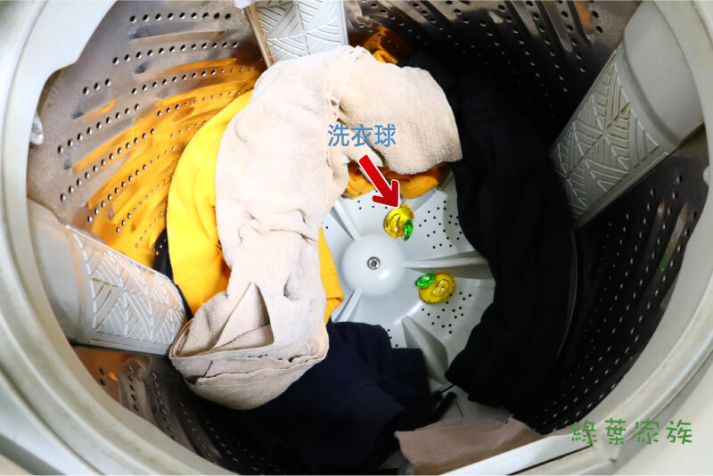 橘子工坊 制菌洗衣膠囊 洗衣機測試 先放洗衣球於底部