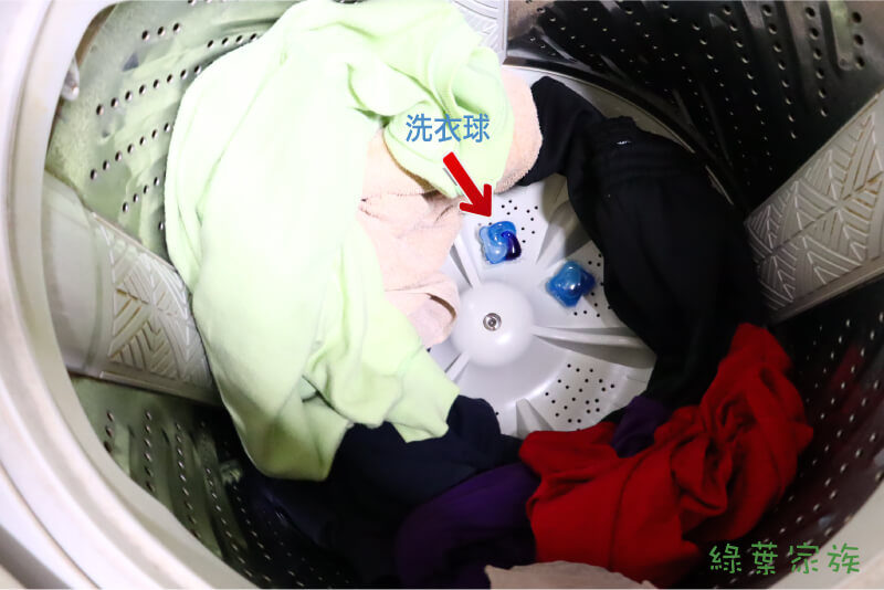 日本寶僑 P&G 4D 洗衣球 Ariel/Bold -洗衣機測試 先放洗衣球於底部