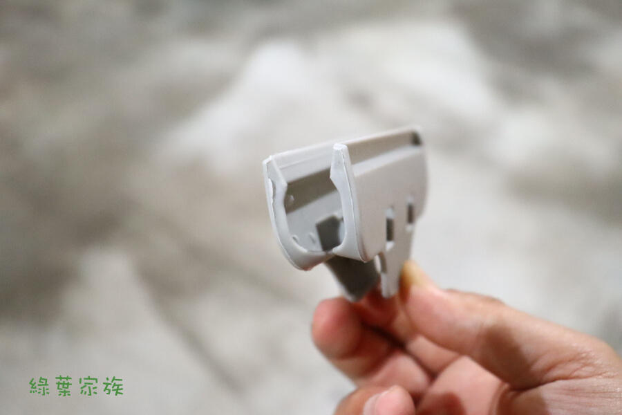 使用密封夾注意事項，袋口要先摺一下再夾，密封效果更好。