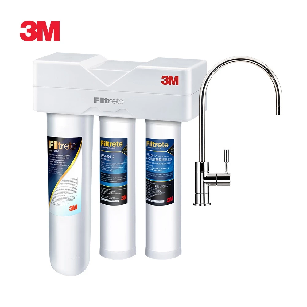 3M S301櫥下型三道式淨水器,三支濾心並排在白色機殼下方,右側附鵝頸龍頭