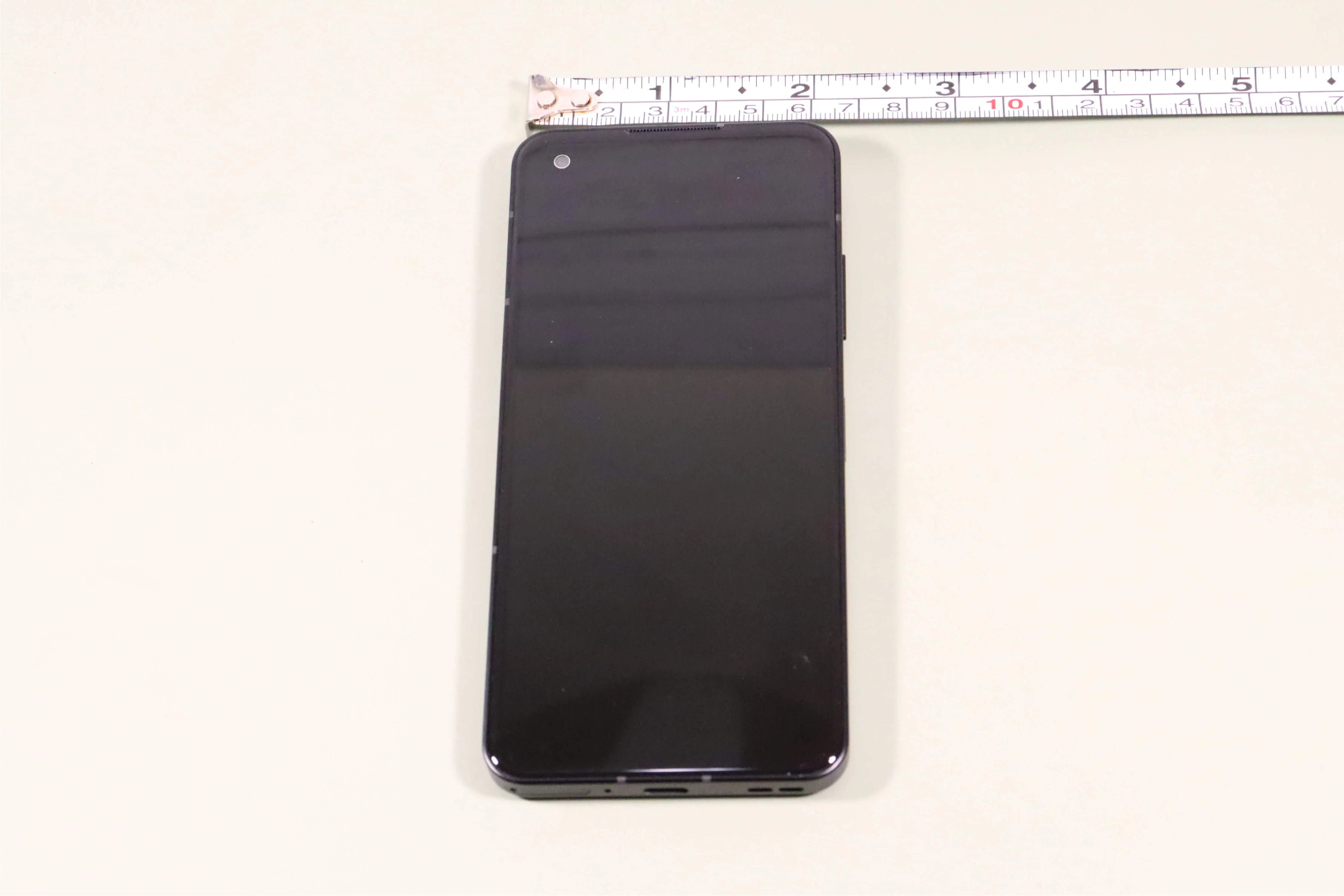 華碩手機zenfone10評價-寬度約6.5公分